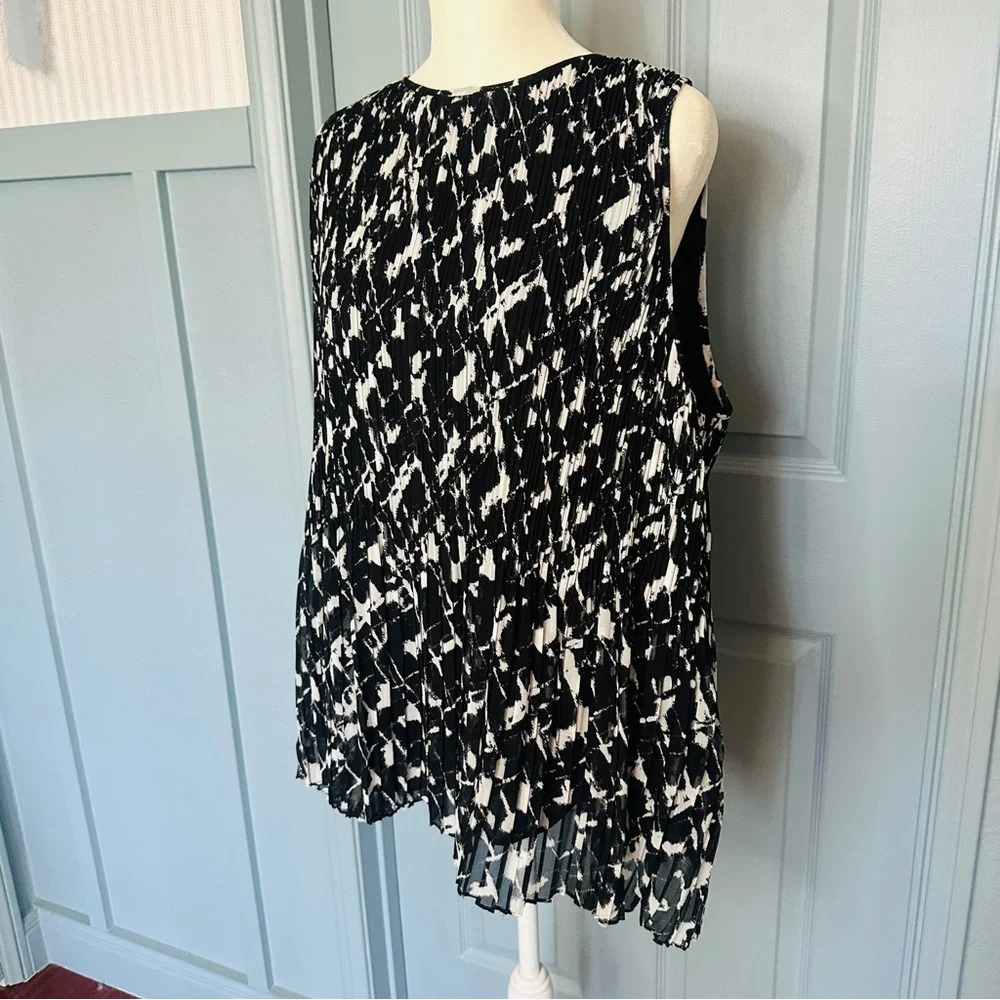 NEW Halogen Women’s XXL Black and White Pleated Tank Top Blouse - Picture 2 of 8